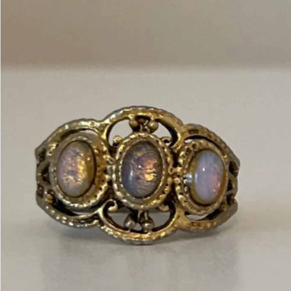 Elegant Vintage Ring 3 Stone Bezel Opal Moonstone Delicate Ornate Gold Filigree